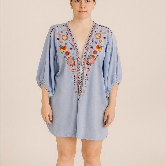 Francesca's Size Small Floral Embroidered Bohemian Style Kimono Top - Picture 1 of 8